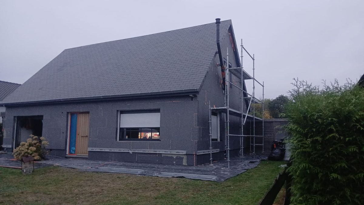 Bungalow tijdens de gevelwerken